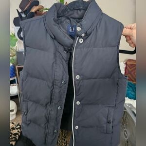 GAP Black Puffer Vest M
